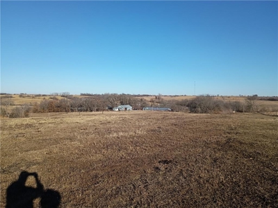 25.5+/- North of Stanberry with Pond, Shop & Scenic Build Sites - image 2