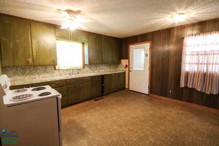 Sudan Investment Property 3/1 with a 2 Car Carport! - image 6