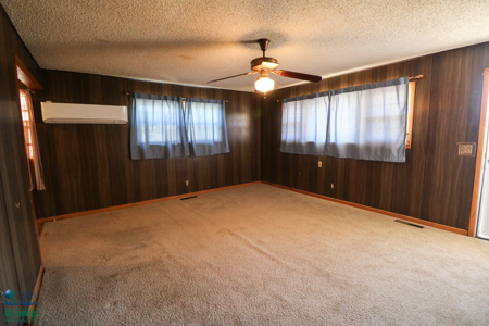 Sudan Investment Property 3/1 with a 2 Car Carport! - image 4