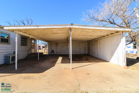 Sudan Investment Property 3/1 with a 2 Car Carport! - image 11