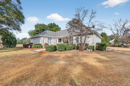 Custom 4BR/3BA • 2,300+ Sq Ft • Golf-Course Lot • Paw Paw Country - image 10