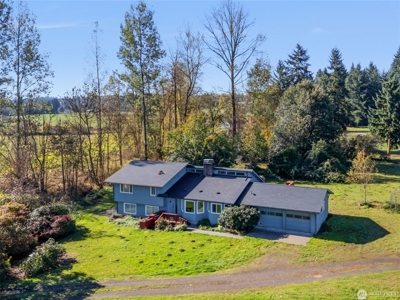 Gated Creekside Equestrian Property in Onalaska, Washington - image 2