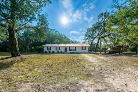 Chiefland, FL - Charming, Well Maintained 2/2 on One Acre - image 22