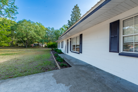 Chiefland, FL - Charming, Well Maintained 2/2 on One Acre - image 21