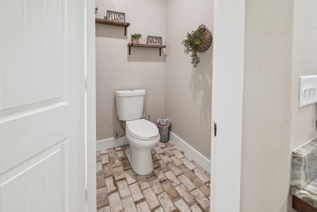 Home with Pool For Sale in Trenton, FL - image 46