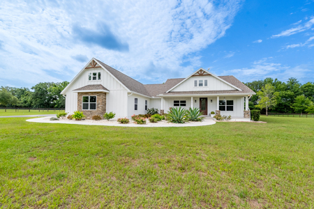 Home with Pool For Sale in Trenton, FL - image 2