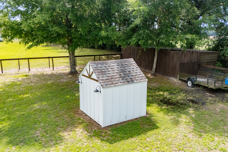 Home with Pool For Sale in Trenton, FL - image 16