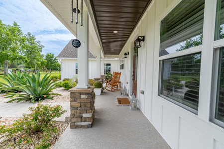 Home with Pool For Sale in Trenton, FL - image 5