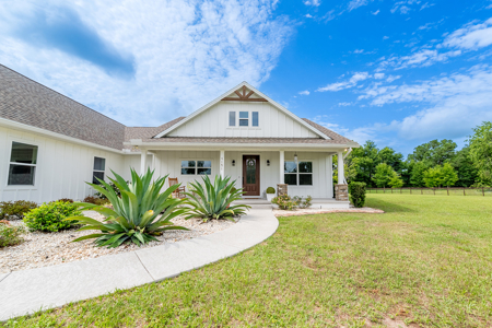 Home with Pool For Sale in Trenton, FL - image 3