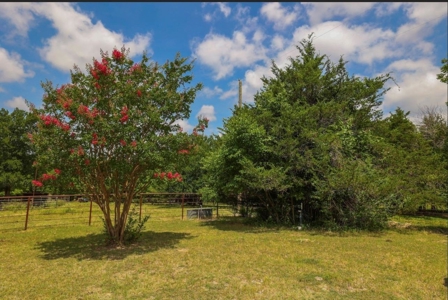 Bonham TX Gated Estate on 11.12 Acres | Pool & 40x60 Shop - image 11