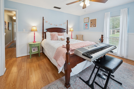 Private, Turnkey Brick Pool Home with Golf Course Views - image 25