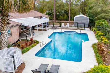 Private, Turnkey Brick Pool Home with Golf Course Views - image 18