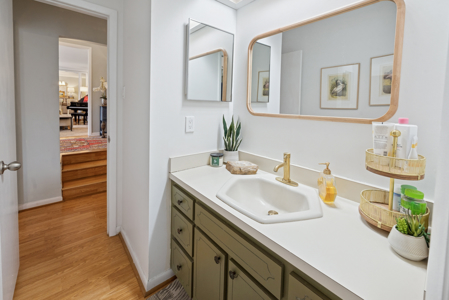 Private, Turnkey Brick Pool Home with Golf Course Views - image 30