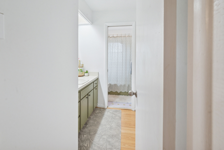 Private, Turnkey Brick Pool Home with Golf Course Views - image 28