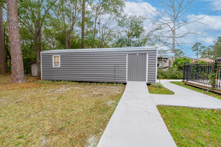 Private, Turnkey Brick Pool Home with Golf Course Views - image 34