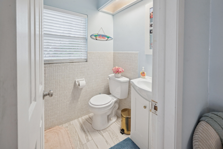 Private, Turnkey Brick Pool Home with Golf Course Views - image 21