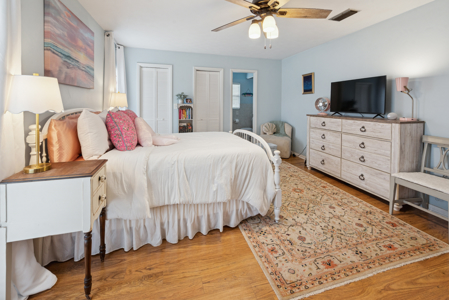 Private, Turnkey Brick Pool Home with Golf Course Views - image 20