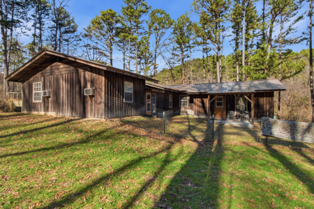 Secluded Ranch Bordering Mark Twain Nat'l Forest in Vanzant, MO - image 4