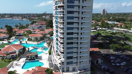 Beautiful 1 bedroom ground floor unit at Coronado Country Club - image 1