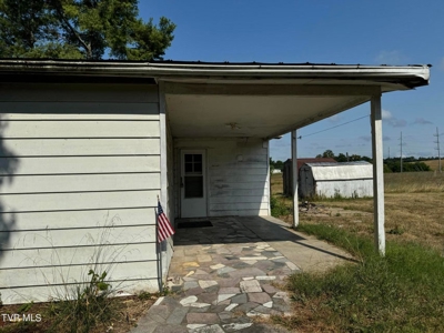 1900's Fixer Upper Farmhouse on .76 acres in Greeneville, TN - image 21