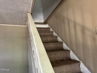 1900's Fixer Upper Farmhouse on .76 acres in Greeneville, TN - image 35