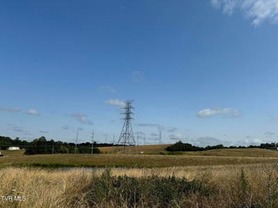 1900's Fixer Upper Farmhouse on .76 acres in Greeneville, TN - image 11