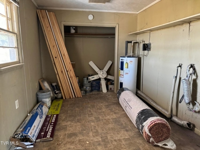 1900's Fixer Upper Farmhouse on .76 acres in Greeneville, TN - image 3