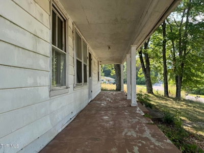 1900's Fixer Upper Farmhouse on .76 acres in Greeneville, TN - image 24