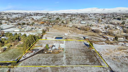 Country Home on Land For Sale in Selah, WA - image 2