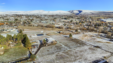 Country Home on Land For Sale in Selah, WA - image 6