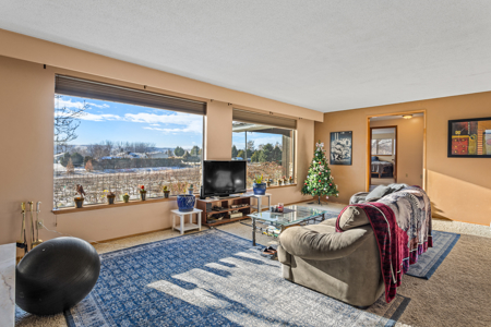 Home and Land For Sale in Selah, Washington - image 11