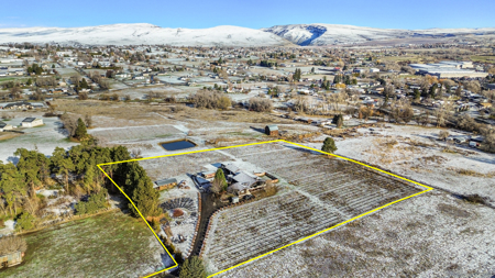 Home and Land For Sale in Selah, Washington - image 2