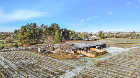 Home with Acreage For Sale in Selah, Washington - image 11