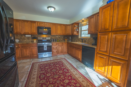 Turnkey Farmstead Brick Ranch Unrestricted Acres Claiborne Co TN - image 29