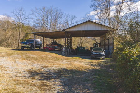 Turnkey Farmstead Brick Ranch Unrestricted Acres Claiborne Co TN - image 3