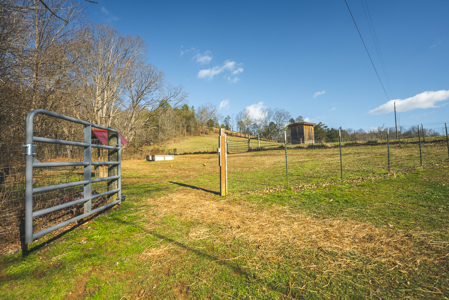 Turnkey Farmstead Brick Ranch Unrestricted Acres Claiborne Co TN - image 12