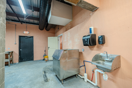 Turnkey Restaurant Building for Sale in Downtown Bradford, TN - image 25