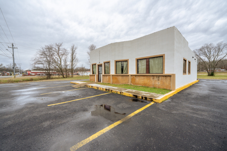 Turnkey Restaurant Building for Sale in Downtown Bradford, TN - image 2