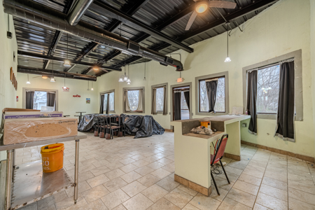 Turnkey Restaurant Building for Sale in Downtown Bradford, TN - image 5