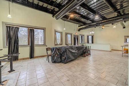 Turnkey Restaurant Building for Sale in Downtown Bradford, TN - image 9