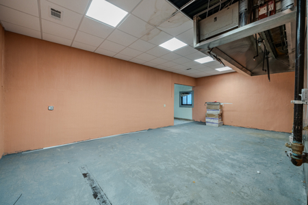 Turnkey Restaurant Building for Sale in Downtown Bradford, TN - image 33