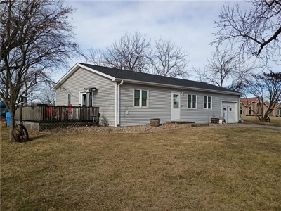 Charming 3-Bedroom Ranch on 1.25 Acres in Stanberry, MO - image 2