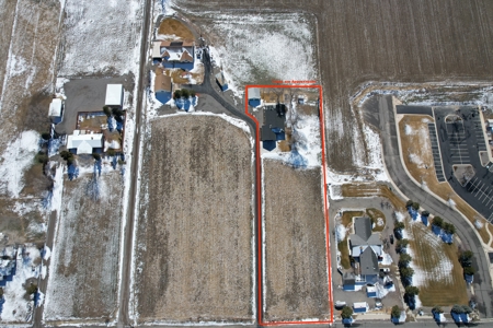 Home in Town with Small Acreage For Sale - image 39