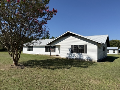 Home for sale in Kinston, Alabama 4 bedrooms/2 bath - image 40