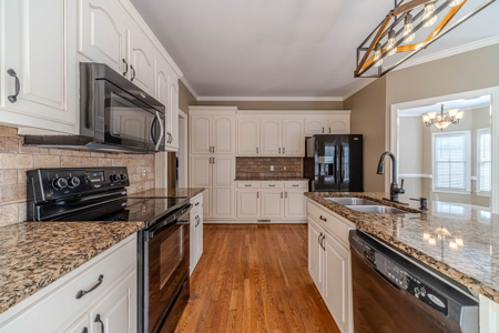 Cul-de-Sac Gem: 4BR w/ New HVAC, Roof, Private Yard + Basement - image 10