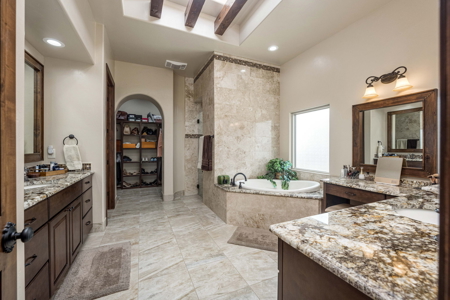 Custom Luxury Home for Sale on Large Lot in Las Cruces, NM - image 20