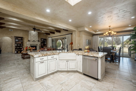 Custom Luxury Home for Sale on Large Lot in Las Cruces, NM - image 12