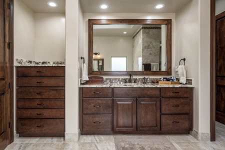 Custom Luxury Home for Sale on Large Lot in Las Cruces, NM - image 23