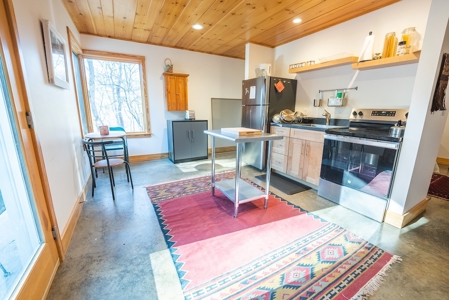 Modern Home for Sale in Floyd VA - image 32