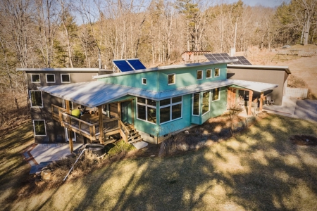 Modern Home for Sale in Floyd VA - image 2